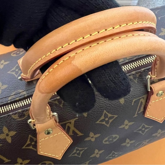 Louis Vuitton Monogram Canvas Speedy 35 - Picture 3 of 9